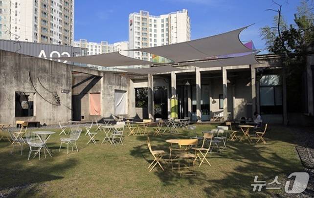 미술관이 된 찜질방 '화성 소다미술관'.(경기관광공사 제공. 재판매 및 DB금지)/뉴스1