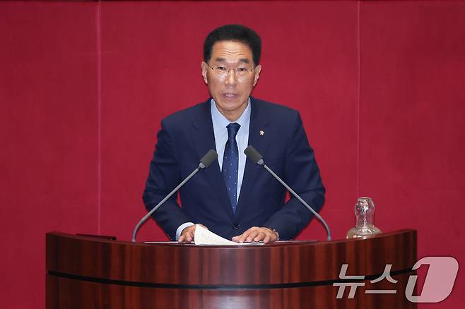 국회 환경노동위원회 김주영 더불어민주당 간사가 23일 오전 서울 여의도 국회에서 열린 제428회 국회(임시회) 제2차 본회의에서 노동조합 및 노동관계조정법 일부개정법률안(대안) 제안설명을 하고 있다. 2025.8.23/뉴스1 ⓒ News1 안은나 기자