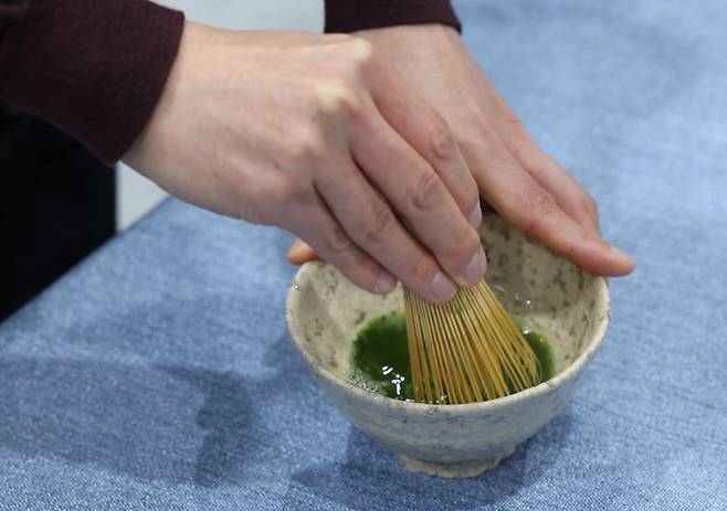 말차를 타고 있다. 연합뉴스