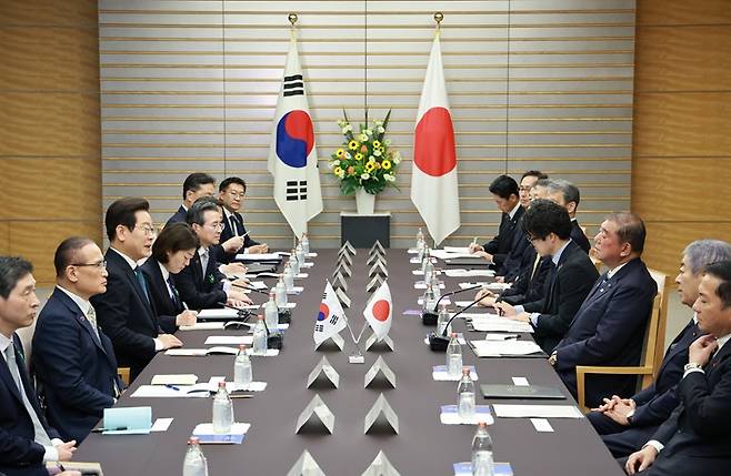 이재명 대통령과 이시바 시게루 일본 총리가 23일 일본 도쿄 총리 관저에서 한일 확대정상회담을 하고 있다. 2025.8.23(사진=저작권자(c) 연합뉴스, 무단 전재-재배포 금지)