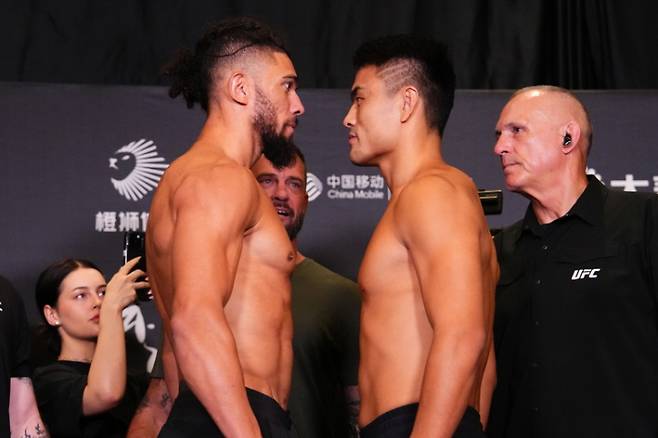조니 워커(왼쪽)와 장밍양. 사진=UFC