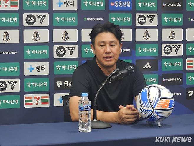 김도균 서울 이랜드FC 감독이 23일 오후 7시 목동종합운동장에서 열린 김포FC와 '하나은행 K리그2 2025' 26라운드 홈경기가 끝난 뒤 기자회견에 참석하고 있다. 송한석 기자
