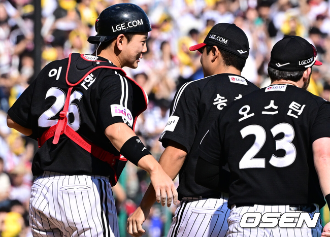 LG 송승기와 포수 이주헌./OSEN DB