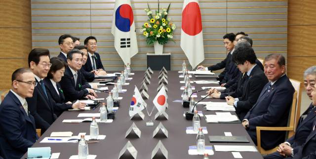 ▲이재명 대통령과 이시바 시게루 일본 총리가 23일 일본 도쿄 총리 관저에서 한일 확대정상회담을 하고 있다. ⓒ연합뉴스