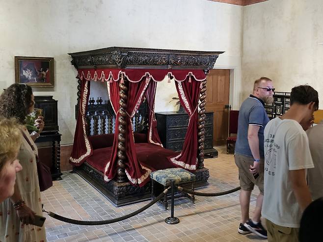 클로뤼세 레오나르도 침실.