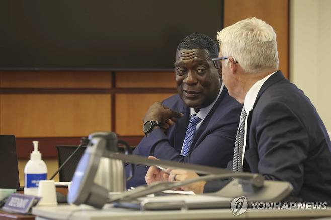 재판 받는 숀 켐프(왼쪽) [AP=연합뉴스]