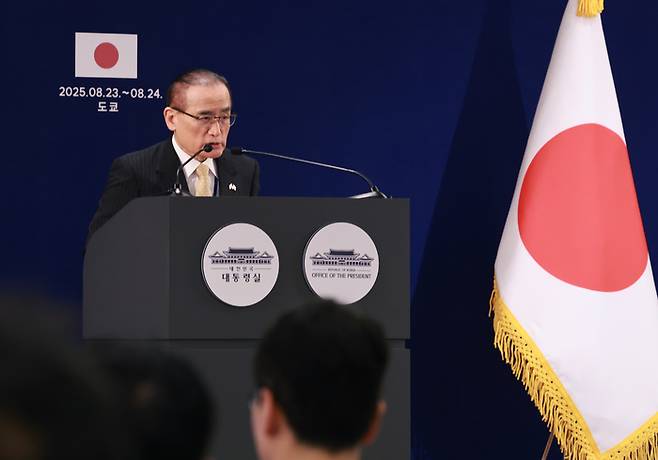 위성락 국가안보실장이 24일 일본 도쿄의 한국프레스센터가 마련된 호텔에서 이재명 대통령의 일본 방문 관련 브리핑을 하고 있다. 연합뉴스