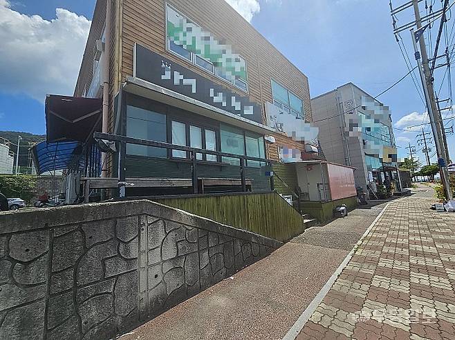 근로자들로 인산인해를 이뤘던 점심시간, 인근 상가를 지나다니는 이가 드물 정도로 한산했다.