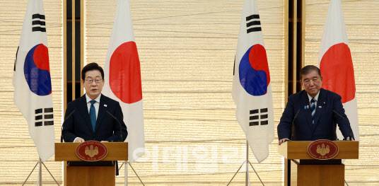 이재명 대통령이 23일(현지 시간) 일본 도쿄 총리 관저에서 이시바 시게루 일본 총리와 정상회담을 마친 뒤 한일 공동언론발표를 하고 있다. (사진=뉴시스)