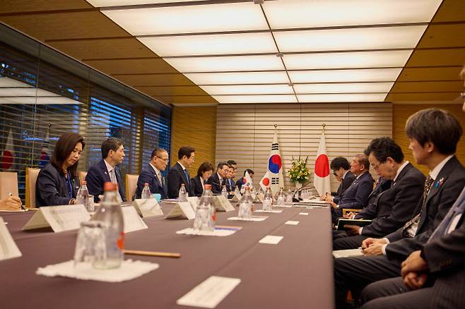 이재명 대통령과 이시바 시게루 일본 총리가 23일 일본 도쿄 총리 관저에서 한일 확대 정상회담을 하고 있다.(사진=뉴시스)