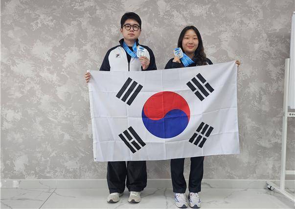 아시아사격선수권대회 공기소총 혼성 일반부에서 동메달을 차지한 박하준(KT), 권은지(울진군청).(대한사격연맹 제공)