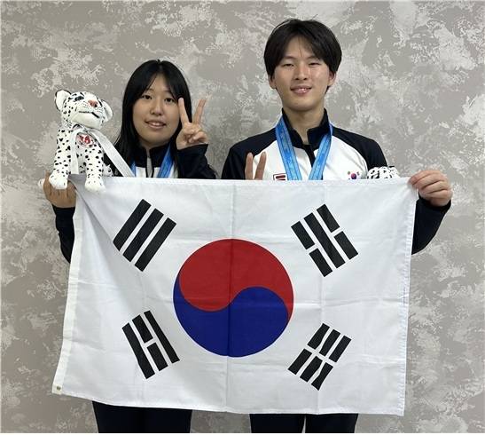 제16회 아시아사격선수권 공기소총 혼성 유스부에서 동메달을 따낸 김민서와 신성우. 사진 | 대한사격연맹