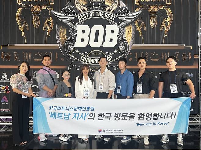 한국과 베트남의 피트니스 관계자들이 BOB 챔피언십을 관람한 후 단체촬영에 임하고 있다. 사진 | 한국피트니스문화진흥원