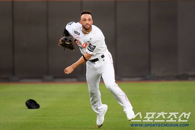 수비 하는 리베라토. 스포츠조선DB
