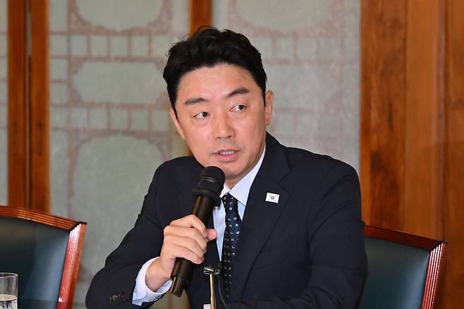강훈식 대통령실 비서실장이 10일 서울 종로구 총리공관에서 열린 고위당정협의회에서 발언하고 있다. /뉴스1