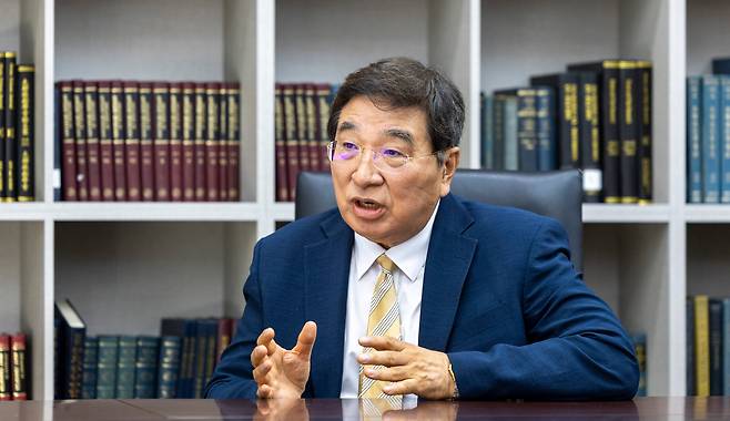 신종계 의장은 "한중 간 조선 기술 격차는 거의 사라졌다"면서 "마스가 프로젝트는 미국 AI 기업과 협업 체계를 구축해 한국 조선산업 경쟁력을 끌어올리는 계기로 삼을 수 있다"고 말한다./김지호 기자