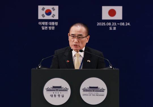 위성락 국가안보실장이 24일 일본 도쿄의 한국프레스센터가 마련된 호텔에서 이재명 대통령의 일본 방문 관련 브리핑을 하고 있다. 연합뉴스