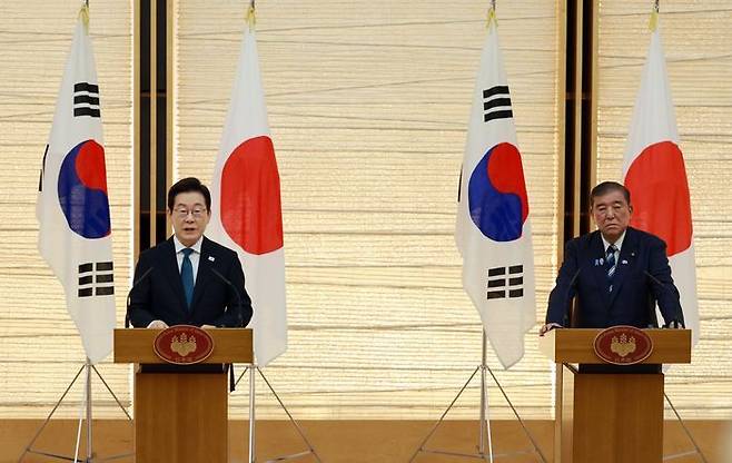이재명 대통령이 23일(현지 시간) 일본 도쿄 총리 관저에서 이시바 시게루 일본 총리와 정상회담을 마친 뒤 한일 공동언론발표를 하고 있다. ⓒ뉴시스