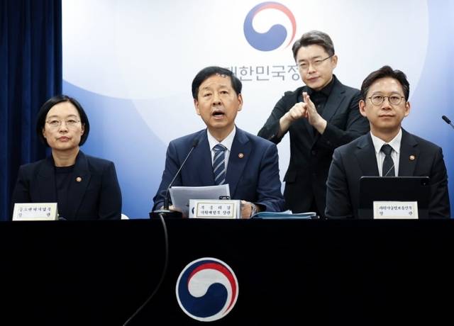 구윤철 부총리 겸 기획재정부 장관이 22일 정부서울청사에서 열린 새정부 경제성장전략 관계부처 합동브리핑에 참석, 발표문을 낭독하고 있다. [기획재정부 제공]
