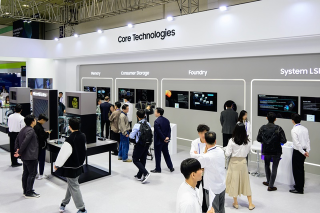 작년 10월 서울 삼성동 코엑스에서 열린 ‘제26회 반도체대전(SEDEX 2024)’ 삼성전자가 부스를 마련하고 ‘코어 테크놀로지’ 존에서 메모리, 컨슈머 스토리지, 파운드리, 시스템LSI로 구분해 주요 제품·기술을 소개했다.