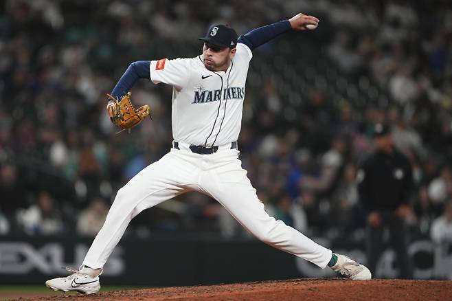 <yonhap photo-4441=""> Seattle Mariners relief pitcher Tayler Saucedo throws against the Miami Marlins during the ninth inning of a baseball game Saturday, April 26, 2025, in Seattle. (AP Photo/Lindsey Wasson)/2025-04-27 13:39:10/ <저작권자 ⓒ 1980-2025 ㈜연합뉴스. 무단 전재 재배포 금지, AI 학습 및 활용 금지></yonhap>