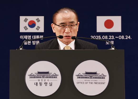 위성락 국가안보실장이 24일 일본 도쿄의 한국프레스센터가 마련된 호텔에서 이재명 대통령의 일본 방문 관련 브리핑을 하고 있다. [사진=연합뉴스]