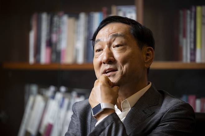 임형규 전 삼성전자 사장은 모교인 카이스트 학생들을 위해 조합형 장학재단을 만들어 12년째 기부하고 있다. 그는 “‘임형규 장학금’을 받는 학생들 중 일부가 나중에 의대로 가더라”라고 아쉬워했다. 최영재 기자