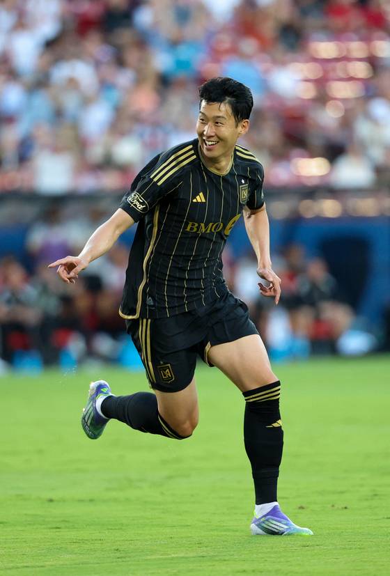 Los Angeles FC forward Son Heung-Min reacts after scoring a goal on a free kick during the first half against FC Dallas at Toyota Stadium, on Aug 23, Frisco, Texas. [REUTERS/YONHAP]