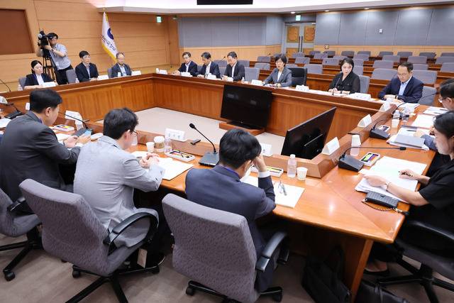 서울 종로구 정부서울청사 별관에서 정은경 보건복지부 장관 주재로 제5차 국민연금기금운용위원회가 열리고 있다. [사진 = 연합뉴스]