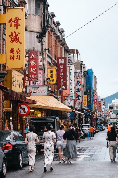 19세기부터 차, 한약재, 건어물 등을 거래하던 전통시장 디화제. 타이베이 관광청