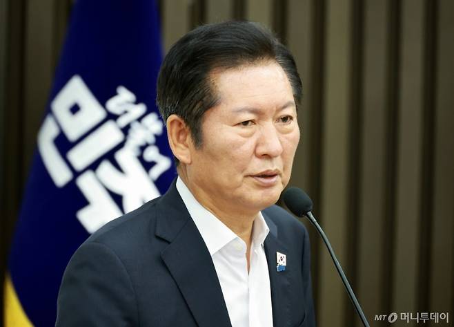 [서울=뉴시스] 김금보 기자 = 정청래 더불어민주당 대표가 24일 오전 서울 여의도 국회에서 열린 의원총회에서 발언을 하고 있다. 2025.08.24. kgb@newsis.com /사진=김금보