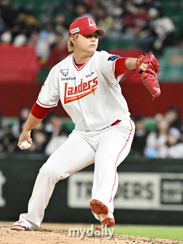 29일 오후 인천광역시 문학동 SSG랜더스필드에서 진행된 '2025 프로야구 KBO리그' SSG랜더스와 삼성라이온즈의 경기. SSG 김민이 역투하고 있다./마이데일리