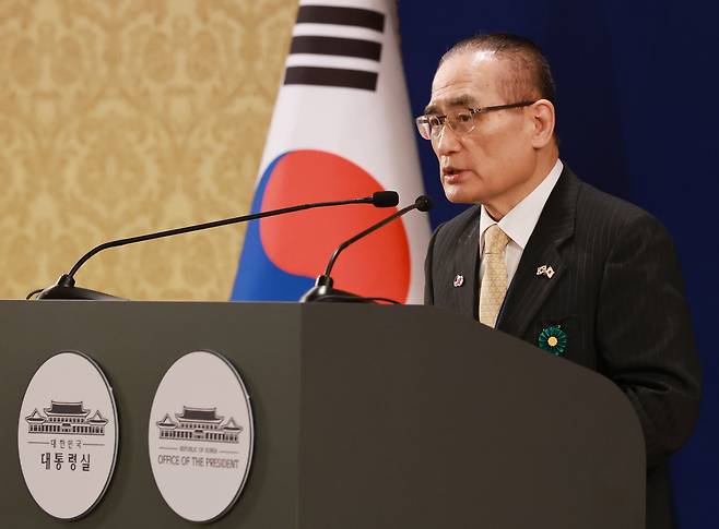 위성락 국가안보실장이 24일 일본 도쿄의 한국프레스센터가 마련된 호텔에서 이재명 대통령의 일본 방문 관련 브리핑을 하고 있다. [연합]