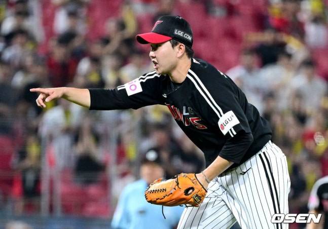 LG 유영찬이 광주 KIA전에서 역투하고 있다.