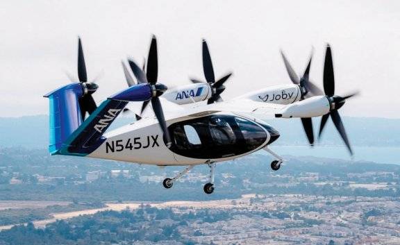 미국 도심항공교통(UAM) 기업 조비에비에이션이 개발한 전기 수직이착륙기(eVTOL) ‘S4’. 식기세척기 수준의 소음만 내면서 활주로 없이 공중으로 떠오를 수 있다. 조비에비에이션 제공&nbsp;