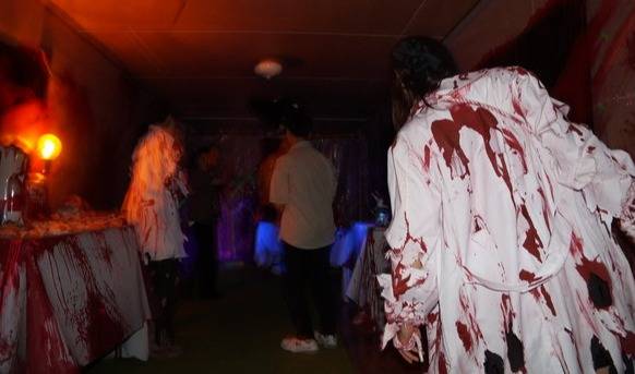 2025 송도맥주축제 공포체험 '피의 과학실' [사진=이장원 기자]