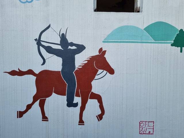 김유신과 김춘추는 모두 화랑 출신이다. 경주 화랑마을의 화랑 활동 그림.