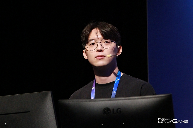 넥슨게임즈 김경환 테크니컬 아티스트가 '프로젝트 DX'에 적용된 PCG 기술을 설명했다.