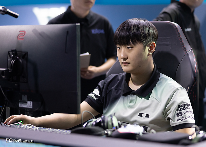 '엑시토' 윤형석이 연장 승부를 잡고 강무진에 완승을 기록했다.