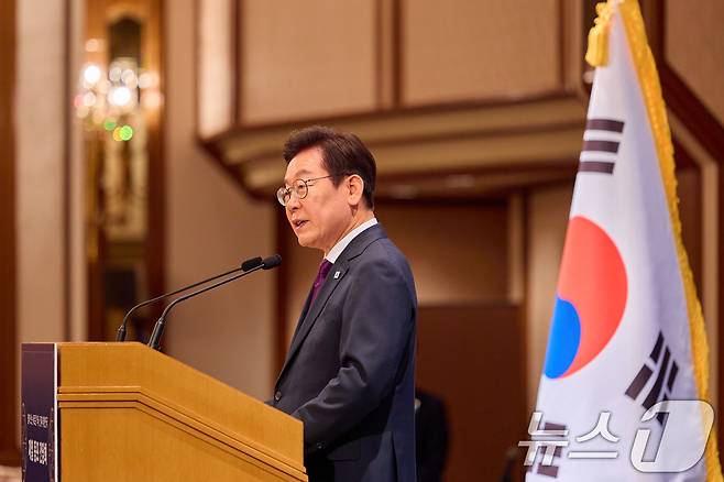 한일 정상회담을 위해 일본을 방문중인 이재명 대통령이 23일(현지시간) 일본 도쿄의 한 호텔에서 열린 재일동포 오찬 간담회에서 발언을 하고 있다. (이재명 대통령 SNS. 재판매 및 DB금지) 2025.8.25/뉴스1 ⓒ News1 이재명 기자