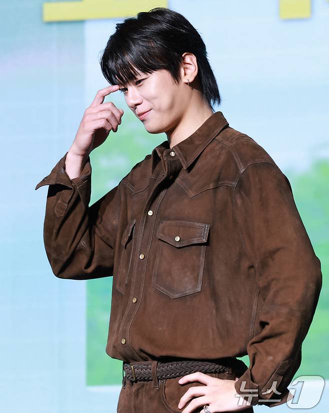 배우 차우민이 25일 오전 서울 마포구 호텔 나루 서울 엠갤러리에서 열린 넷플릭스 영화 '고백의 역사' 제작보고회에 참석해 포즈를 취하고 있다. '고백의 역사'​는 1998년, 열아홉 소녀 박세리가 일생일대의 고백을 앞두고 평생의 콤플렉스인 악성 곱슬머리를 펴기 위한 작전을 계획하던 중 전학생 한윤석과 얽히며 벌어지는 청춘 로맨스​다. 2025.8.25/뉴스1 ⓒ News1 권현진 기자