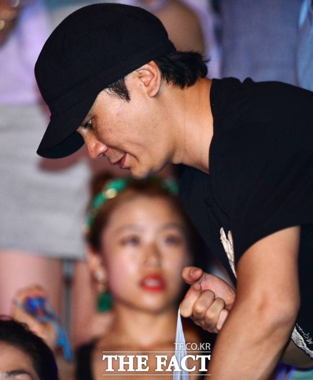 국민이 납득할 수 있는 설명과 개선책을 내놓기 위해서라도, 양현석은 반드시 국감 증인석에 서야 한다는 여론이 팽배하고 있다. 가수 싸이 콘서트 '싸이의 썸머스탠드 훨씬 THE 흠뻑쇼' 당시 모습. /더팩트 DB