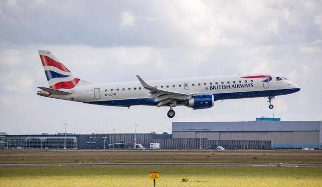 영국항공 소속 엠브라에르 ERJ-190 기종 항공기. 더선 캡처