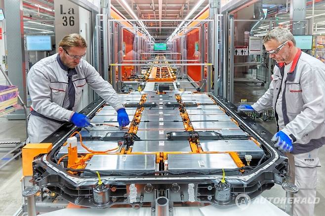 배터리 수명 연장 방법을 두고 다양한 논의가 펼쳐지고 있다(출처: 오토헤럴드 DB)