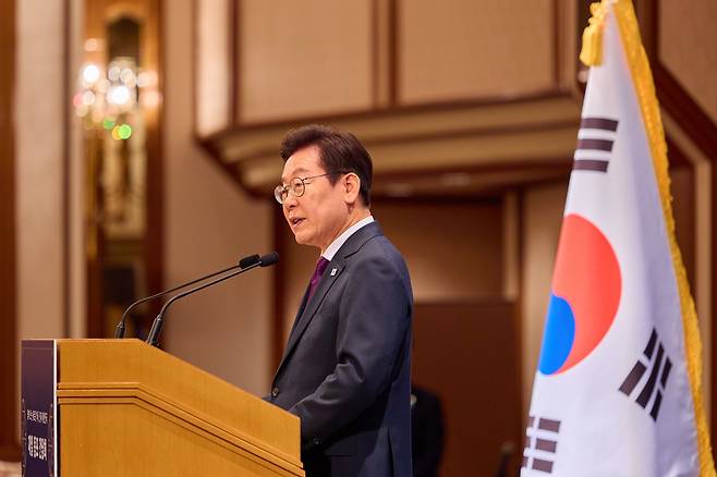 한일 정상회담을 위해 일본을 방문중인 이재명 대통령이 23일(현지시간) 일본 도쿄의 한 호텔에서 열린 재일동포 오찬 간담회에서 발언을 하고 있다./뉴스1