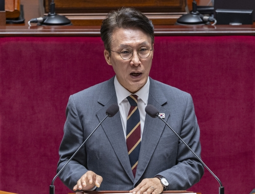 김민석 국무총리가 25일 국회에서 열린 예산결산특별위원회 전체 회의에 출석해 인사말을 하고 있다. [연합뉴스]