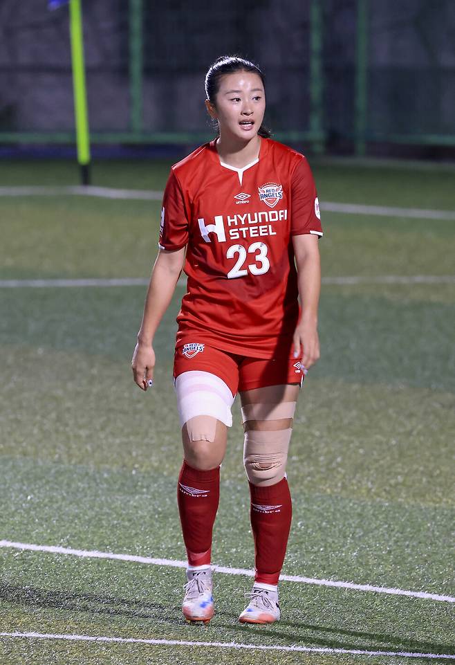 2025년 8월1~2일 경남 창녕군 창녕스포츠파크 축구경기장의 실업팀 선수들. 창녕=김진수 선임기자 jsk@hani.co.kr