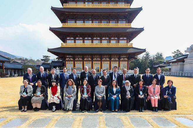 Officials pose for a photo during the First Senior Officials’ Meeting (SOM1) and related meetings of Asia-Pacific Economic Cooperation (APEC) 2025 held in Gyeongju, on March 9. The Korean government, this year’s APEC host economy, proposed “AI Cooperation” and “Response to Demographic Changes in the Asia-Pacific Region” as key deliverables. [MINISTRY OF FOREIGN AFFAIRS]