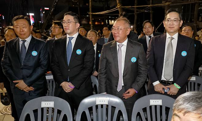 Business leaders attend an outdoor ceremony marking the 80th anniversary of Korea's liberation from Japanese colonial rule in Gwanghwamun Square in central Seoul on Aug. 15. From left: Lotte Chairman Shin Dong-bin, LG Group Chairman Koo Kwang-mo, Hyundai Motor Group Executive Chairman Euisun Chung and Samsung Group Chairman Lee Jae-yong [YONHAP]
