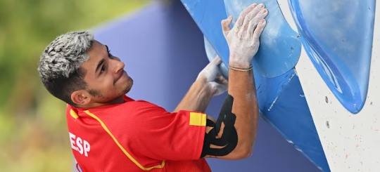 2020 도쿄 올림픽 스포츠클라이밍에서 18세 나이로 깜짝 금메달을 획득한 스페인의 알베르토 기네스